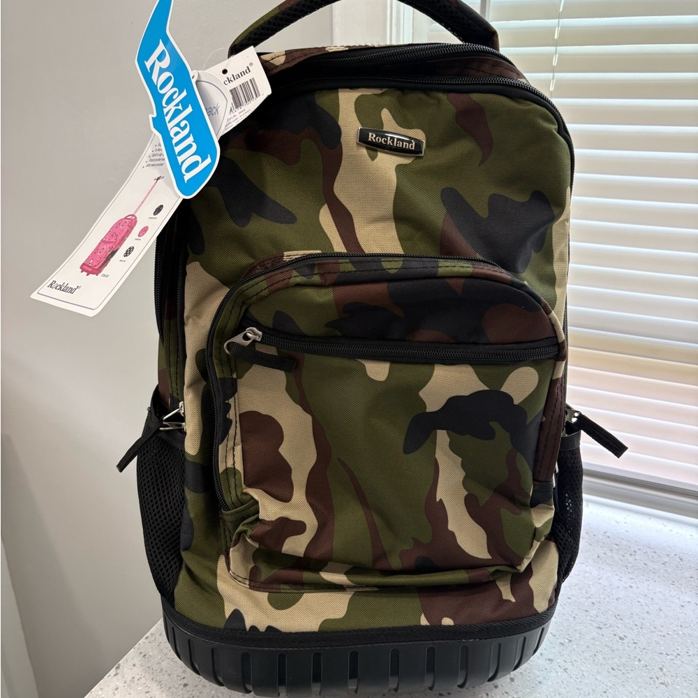 NWT Rockland 19" Wheeled Backpack in Camo Print